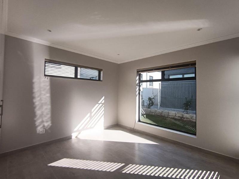 To Let 3 Bedroom Property for Rent in Kraaibosch Park Western Cape